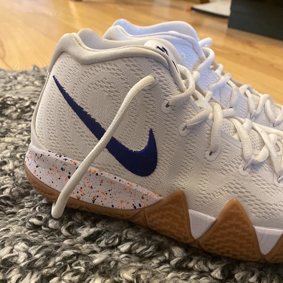 Nike Kyrie 4 Uncle Drew Sneakers - Picture 4 of 7